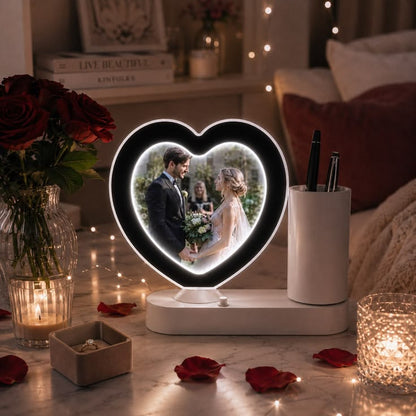 Oglinda magica PERSONALIZATA CU POZA si lumina LED cu suport de pixuri - INIMA