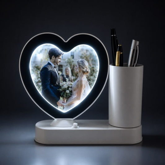 Oglinda magica PERSONALIZATA CU POZA si lumina LED cu suport de pixuri - INIMA
